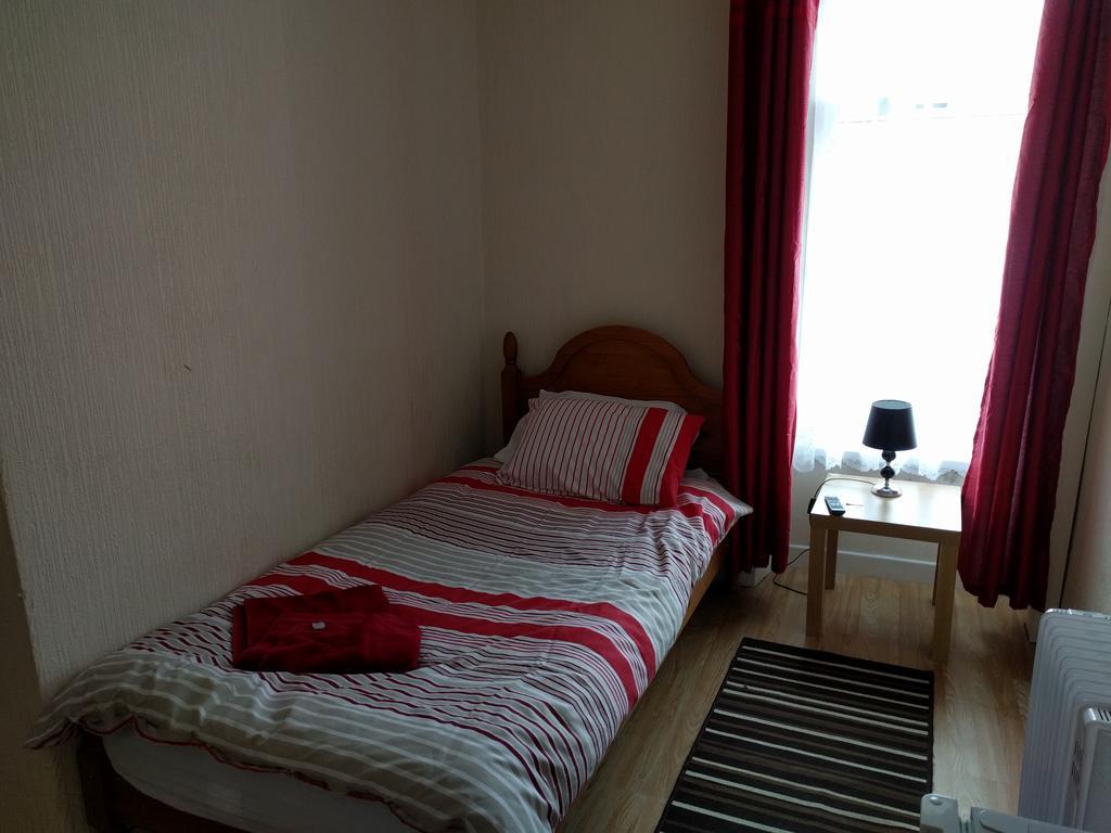 Tredegar Arms Budget Guesthouse For Walkers/Cyclists/Contractors/Traveler Merthyr Tydfil Exterior foto